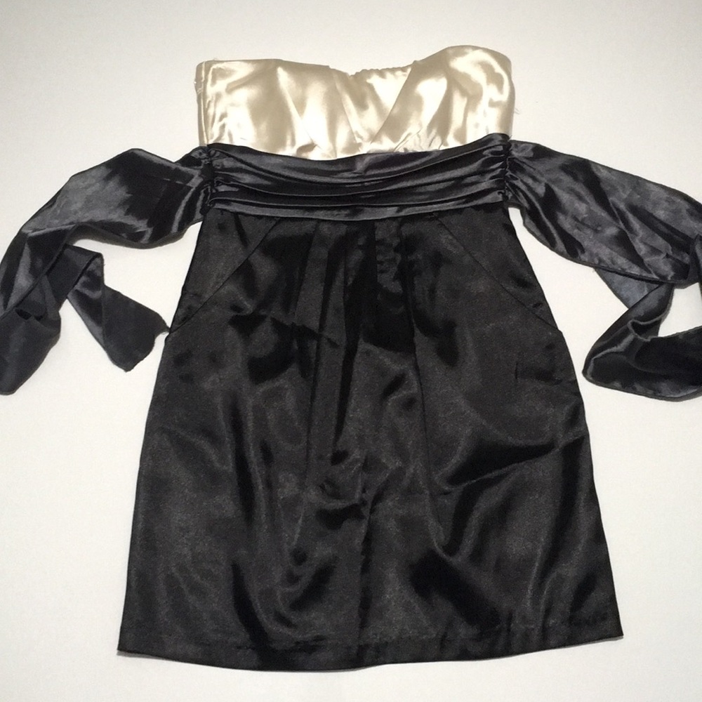 NWT Ivory/cream & black dress w pockets